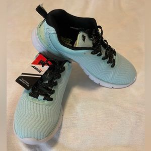 Avia athletic shoes size 8.5 new with tags